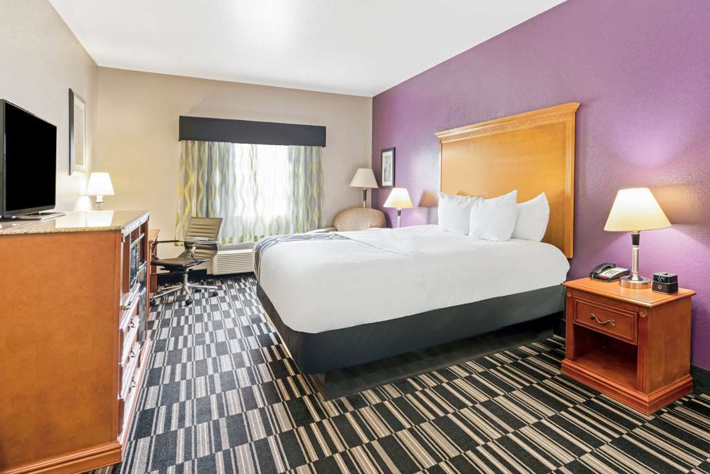 La Quinta Inn & Suites by Wyndham Ada - photo 20