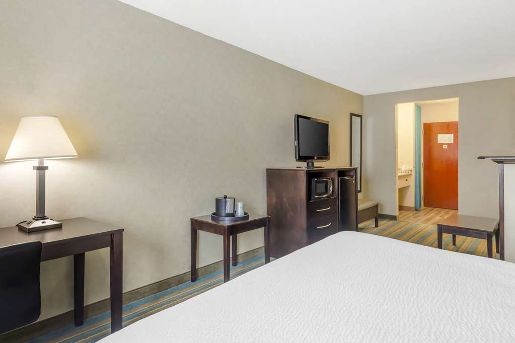 Best Western Plus Berkshire Hills Inn & Suites - photo 31