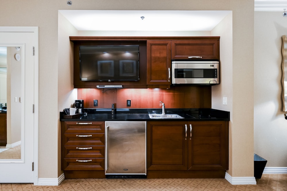 StripViewSuites at Signature - photo 95