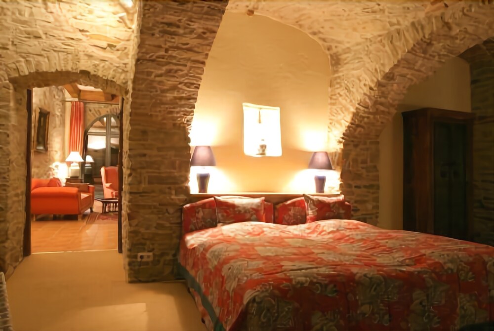 Hotel Burg Wanzleben — 4-Star Luxury Hotel in Wanzleben, Germany