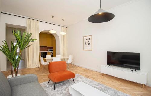 Chic 3BR Apt Near Fabrika By Wehost