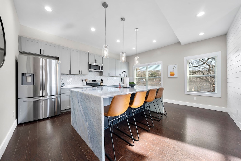 Family Friendly New Luxury Home Centrally located — 4-Star Luxury Hotel in Atlanta, United States