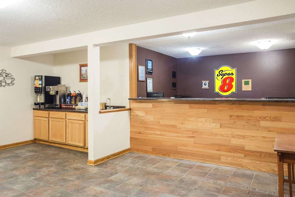 Super 8 by Wyndham Monroe WI - photo 3