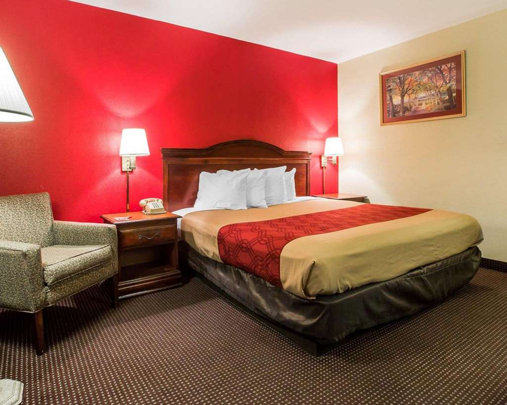 Econo Lodge Atlanta College Park - photo 17
