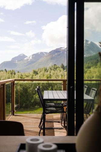 Nordic Luxury Apartment Private Sauna & Panoramic Mountain Views — 4-Star Luxury Hotel in Stranda, Norway