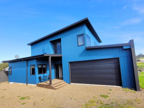 Hosts on the Coast Hillview Hideaway in Waihi Beach, New Zealand