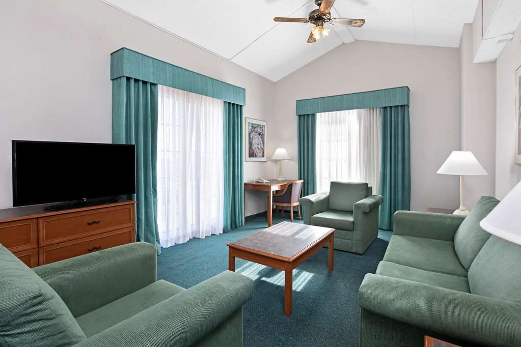 La Quinta Inn by Wyndham El Paso East Lomaland - photo 22
