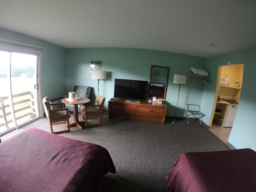 Copper Lantern Motor Lodge - photo 25