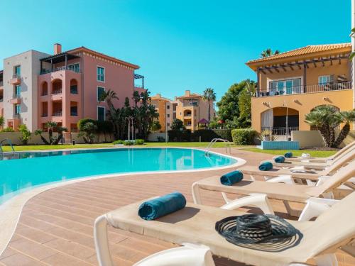 Beautiful Family T3 Townhouse with Pool Vilamoura — 4-Star Luxury Hotel in Vilamoura, Portugal