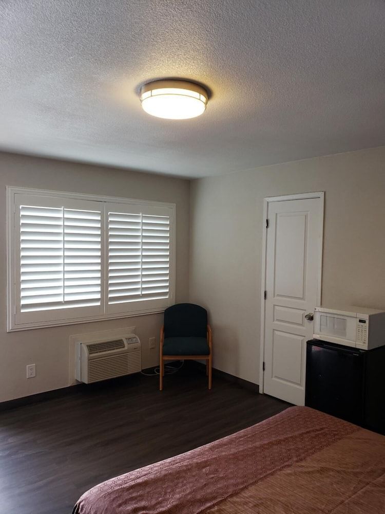 Classic Inn & Suites - photo 15