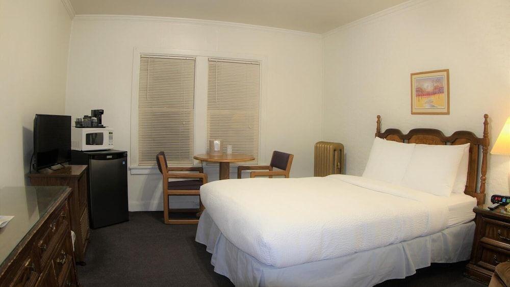 Carlton Hotel - photo 9