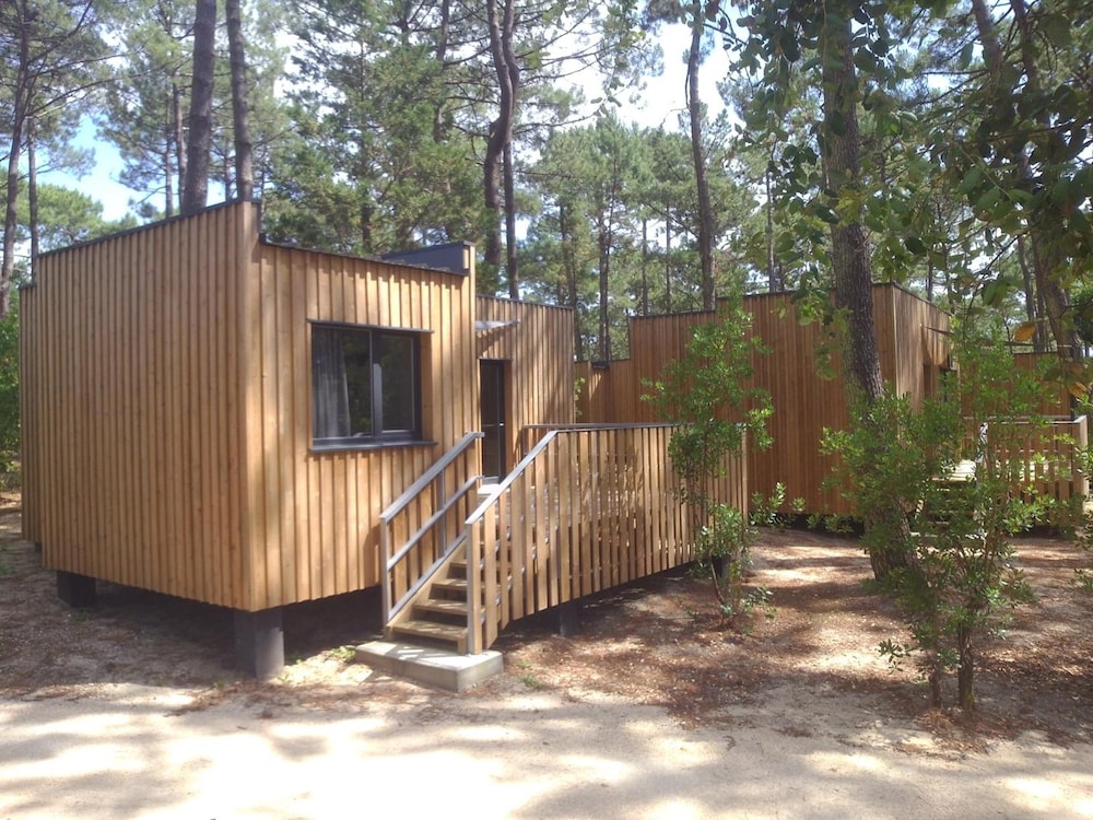 VVF Lège Cap Ferret Claouey — 4-Star Luxury Hotel in Saint-Hilaire-De-Villefranche, France