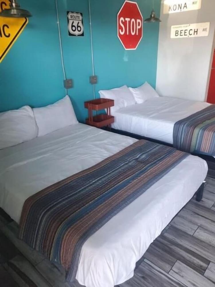 Desert Hills Motel - photo 12