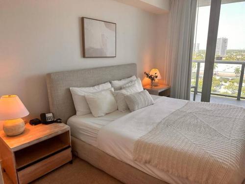 Luxury Beach Apartment Designer Touches & Sea Views A — 4-Star Luxury Hotel in Hallandale Beach, United States