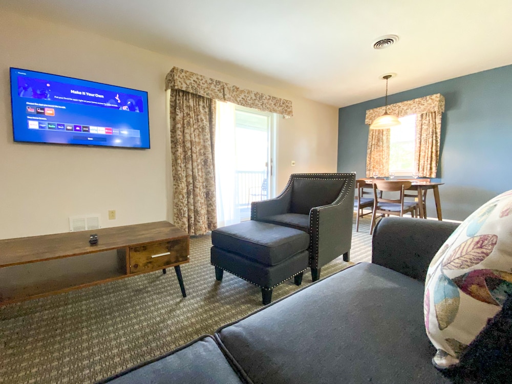 The Central Downtown Inn & Suites - photo 30