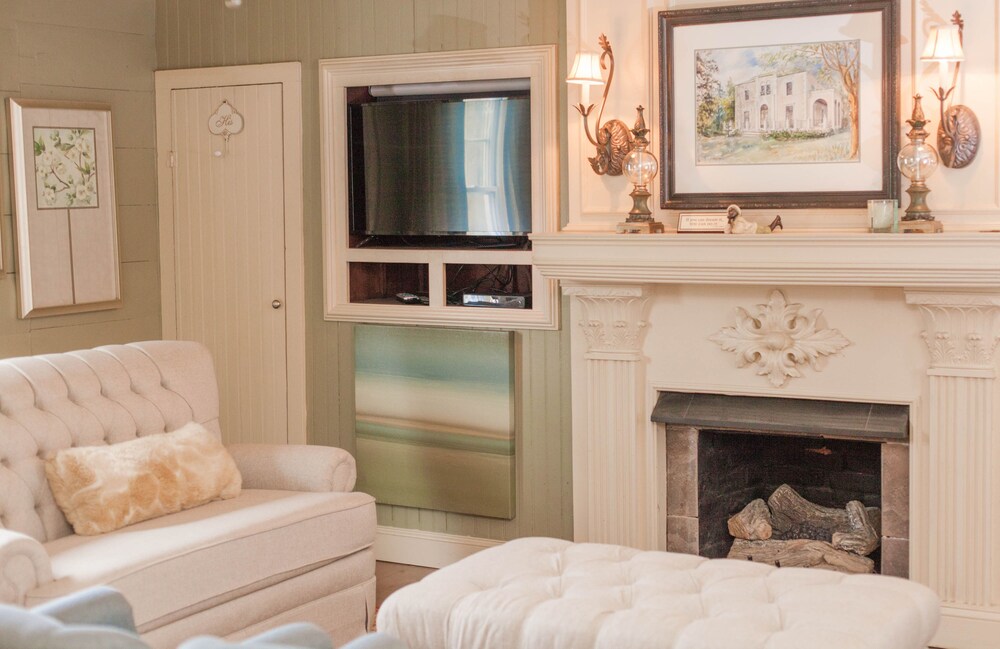 Bridgewater Hall Historic Inn - photo 16