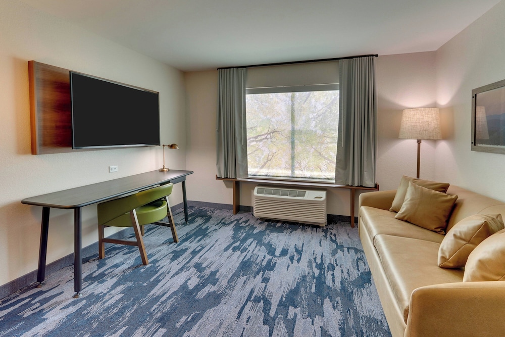 Fairfield Inn & Suites by Marriott Warsaw - photo 11