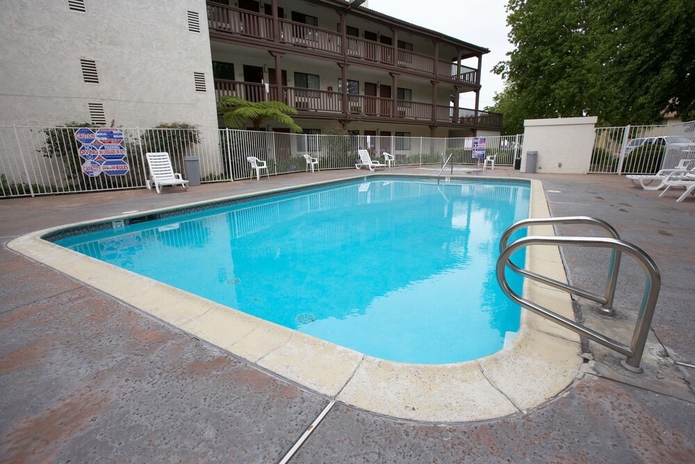 E Z 8 Motel South Bay - photo 23