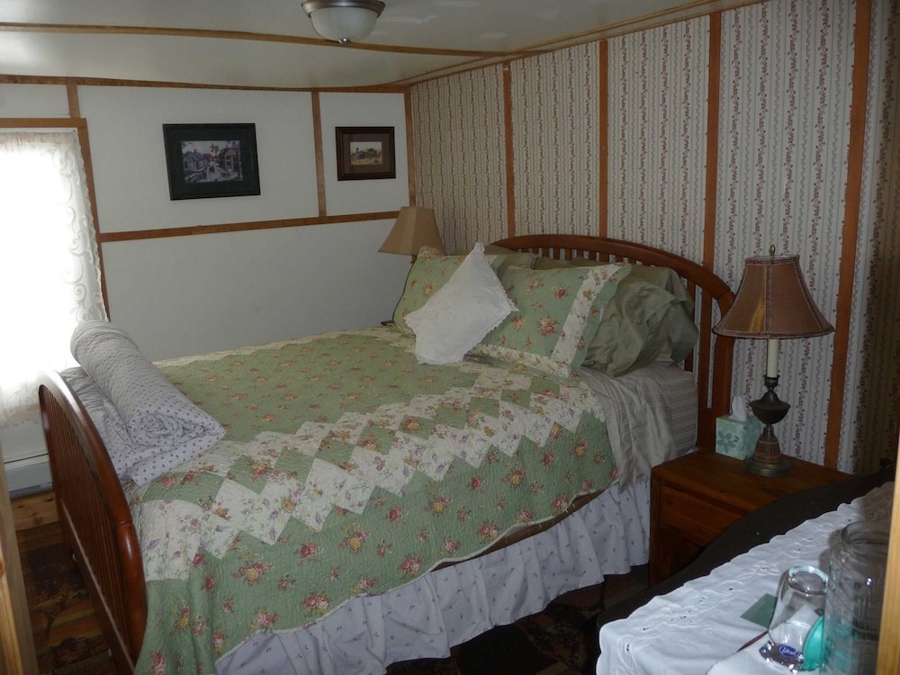 The Twin Lakes Inn - photo 8
