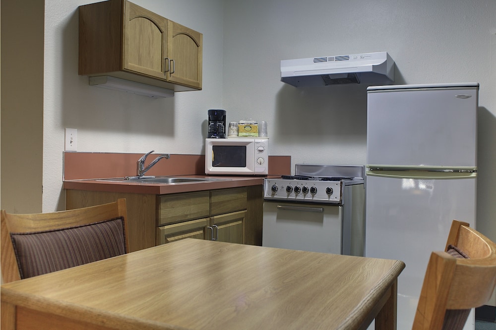 Aladdin Inn & Suites - photo 19