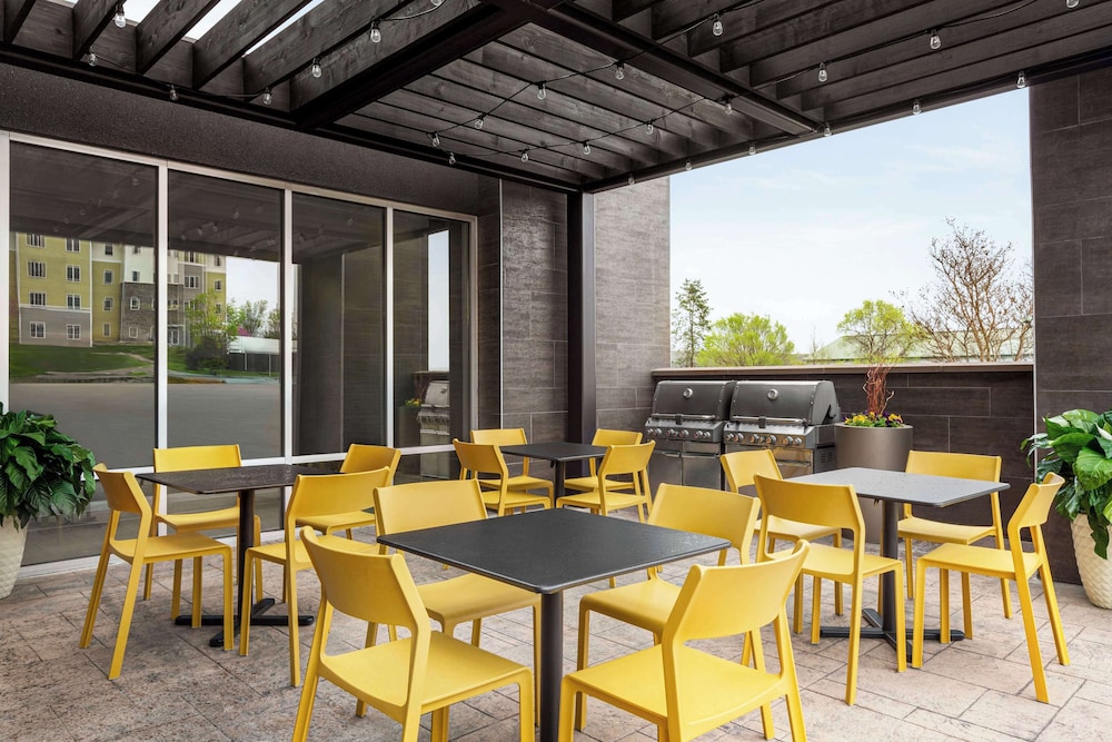 Home2 Suites by Hilton York - photo 33