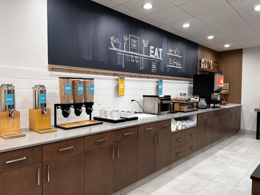 Hampton Inn & Suites by Hilton Marina - photo 49