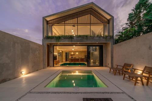 Casa Solo Chic Industrial 1BR Villa Close to Pererenan Beach — 4-Star Luxury Hotel in Canggu, Indonesia