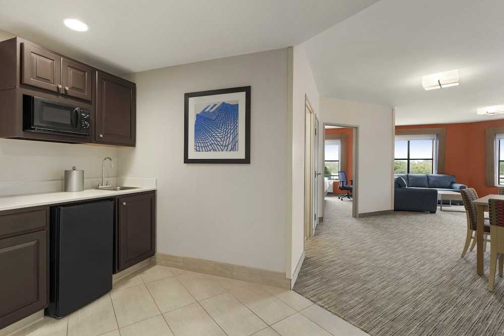 Holiday Inn Express & Suites Mt. Pleasant by IHG - photo 15