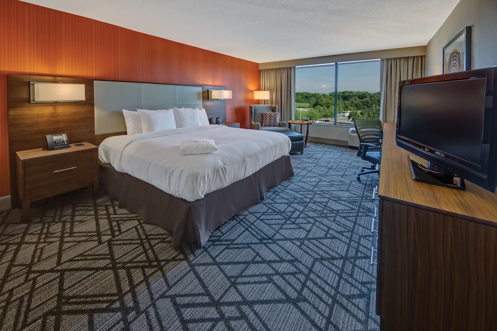 Hilton Knoxville Airport - photo 14