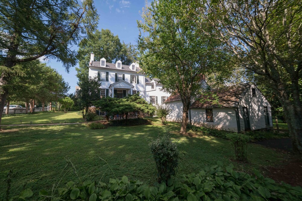 Chilton House — 4-Star Luxury Hotel in Warrenton, United States