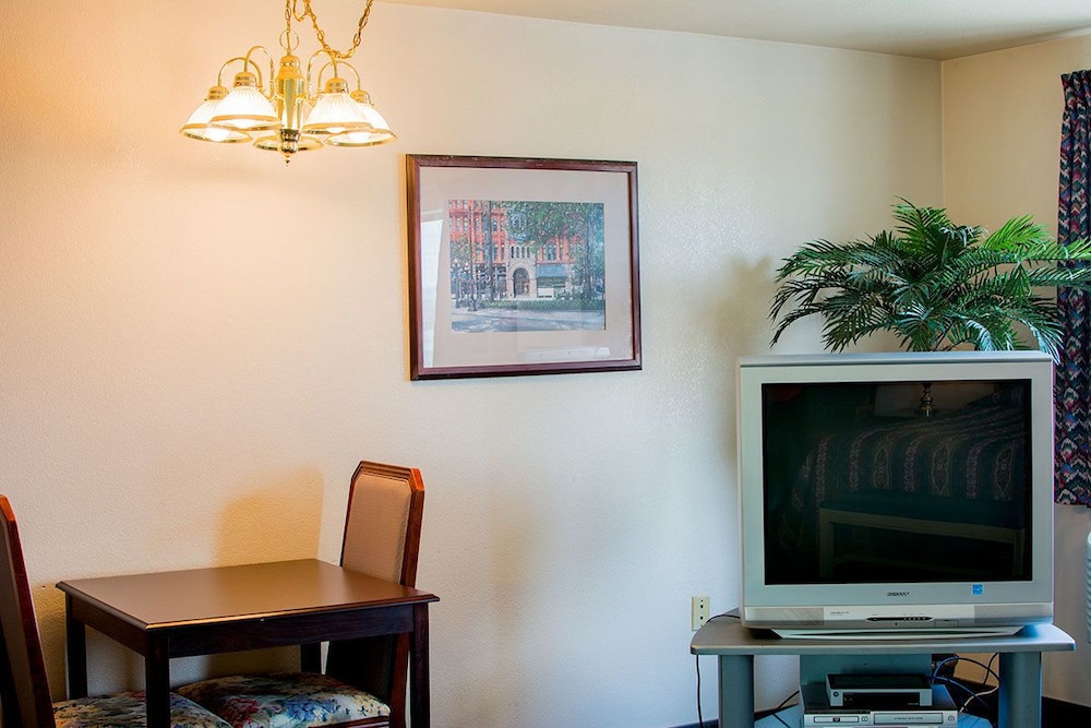 Village Inn & Suites - photo 24