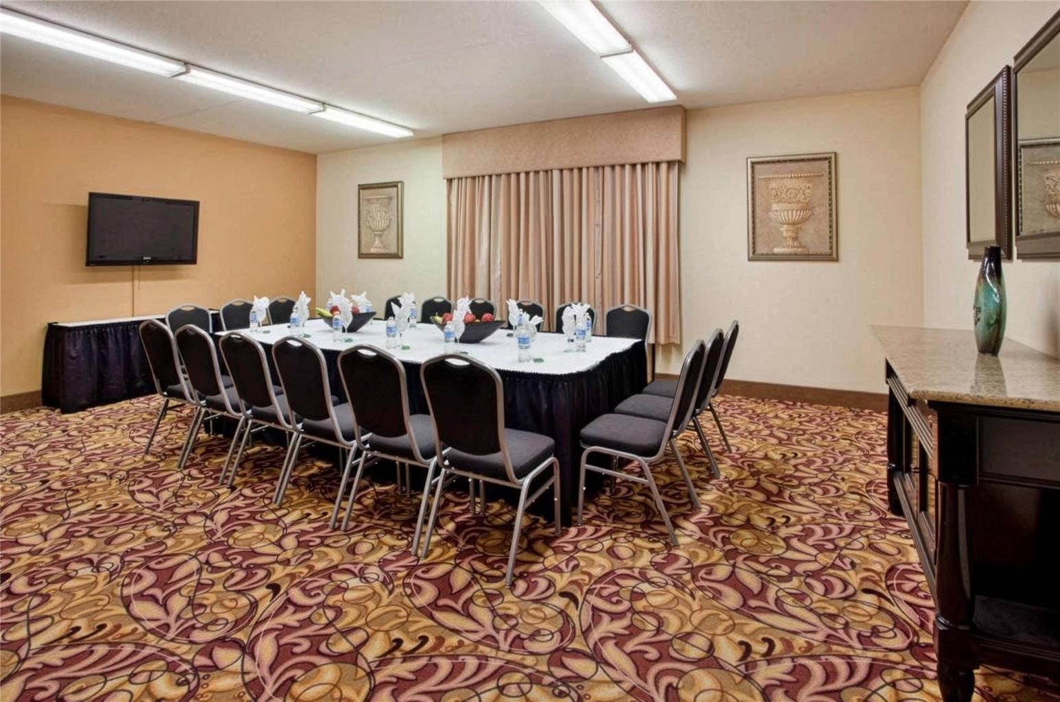 Pittsburgh Airport Inn and Suites - photo 16