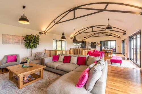 Lower Lodge Barn — 4-Star Luxury Hotel in Alcester, United Kingdom