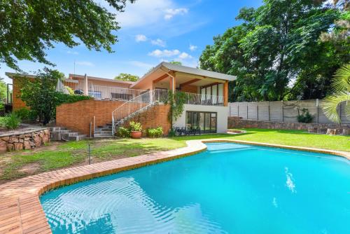 4 Bedroom Family Home Tennis Court Pool — 4-Star Luxury Hotel in Johannesburg, South Africa