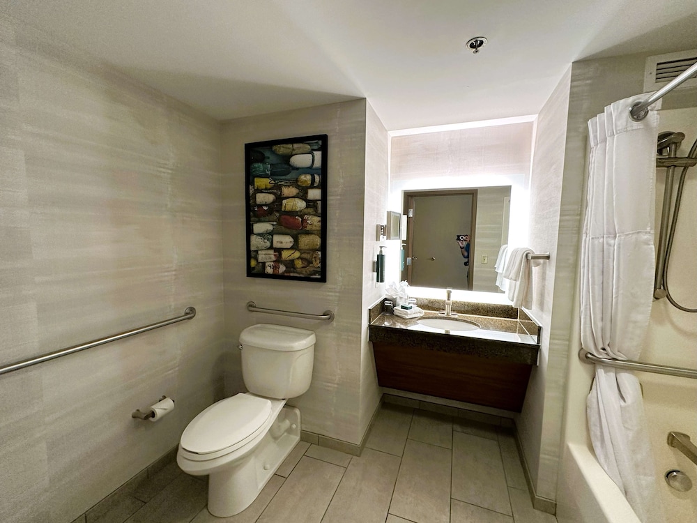 DoubleTree by Hilton Bay City Riverfront - photo 36