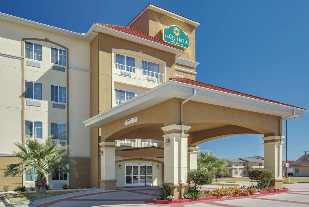 La Quinta Inn & Suites by Wyndham Corsicana - featured photo