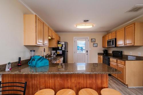 Absolute Beach by Oak Island Accommodations - photo 5