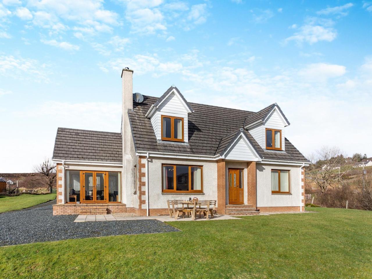 Bramble Cottage — 5-Star Luxury Hotel in None, United Kingdom