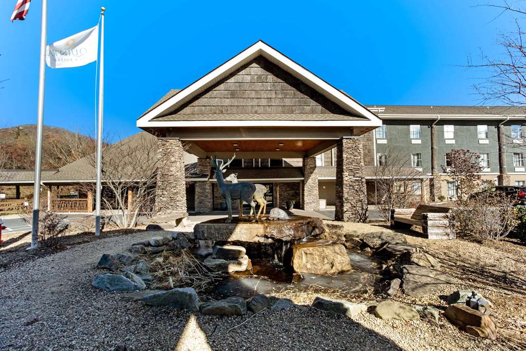 La Quinta Inn & Suites by Wyndham Boone University - photo 3