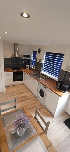 Broxtowe house 3 bed House parking Nottingham — 4-Star Luxury Hotel in Nottingham, United Kingdom
