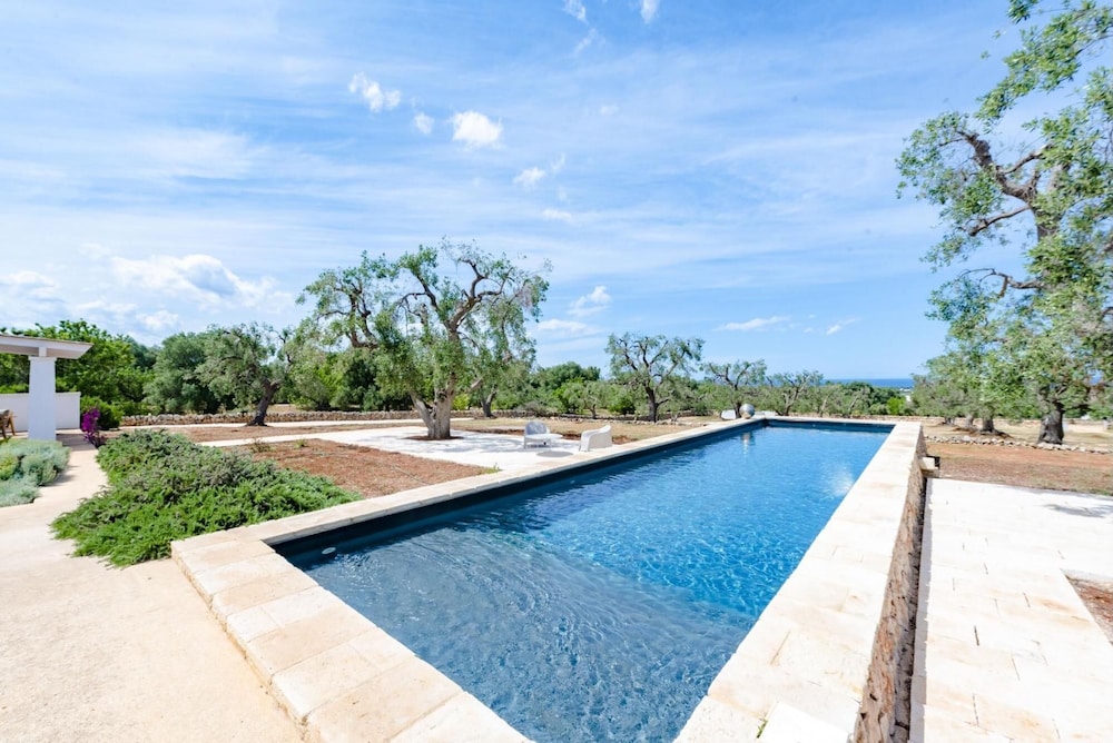 Villa F ra — 4-Star Luxury Hotel in Carovigno, Italy