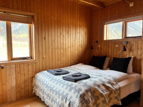 Cozy Cabin near Golden Circle Private Hot Tub