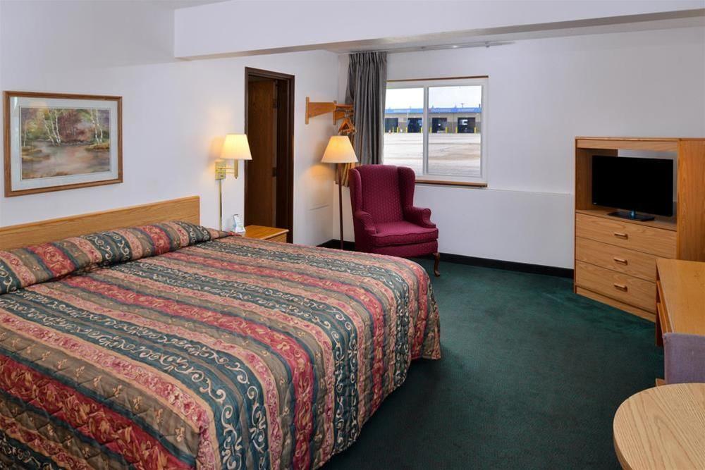 Americas Best Value Inn Walcott Davenport - photo 3