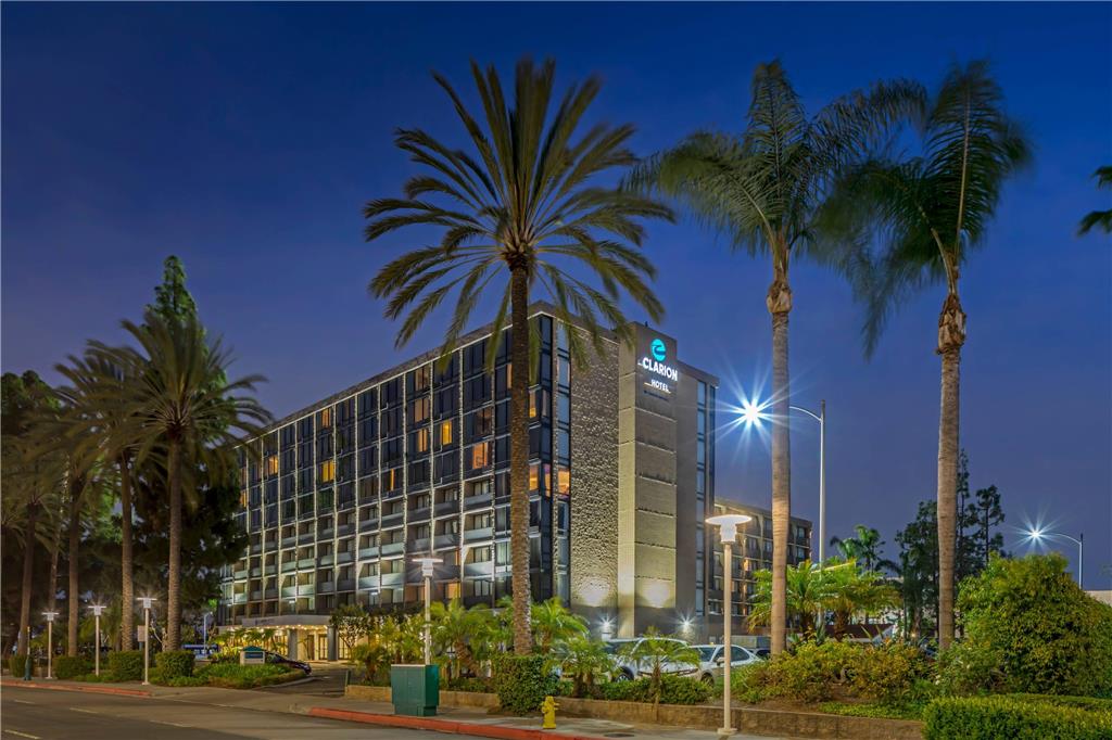 Clarion Hotel Anaheim Resort - photo 4