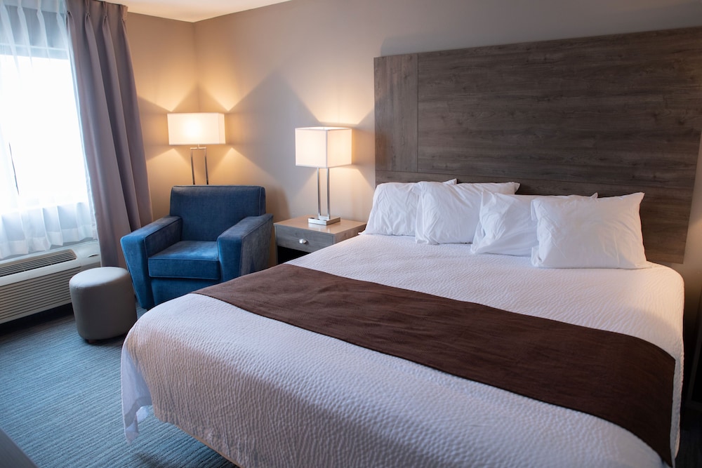 Lomira Inn and Suites - photo 10