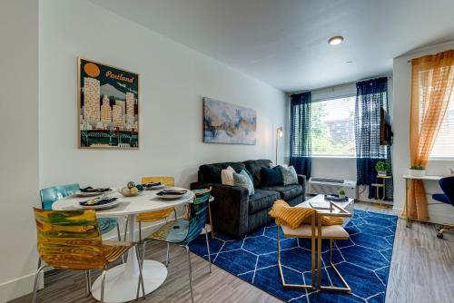 Bright & Cozy Walkable Alberta Condo Fast WiFi & Quite — 4-Star Luxury Hotel in Portland, United States