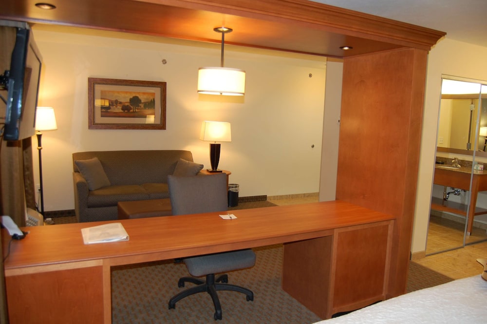Hampton Inn Sidney NE - photo 30