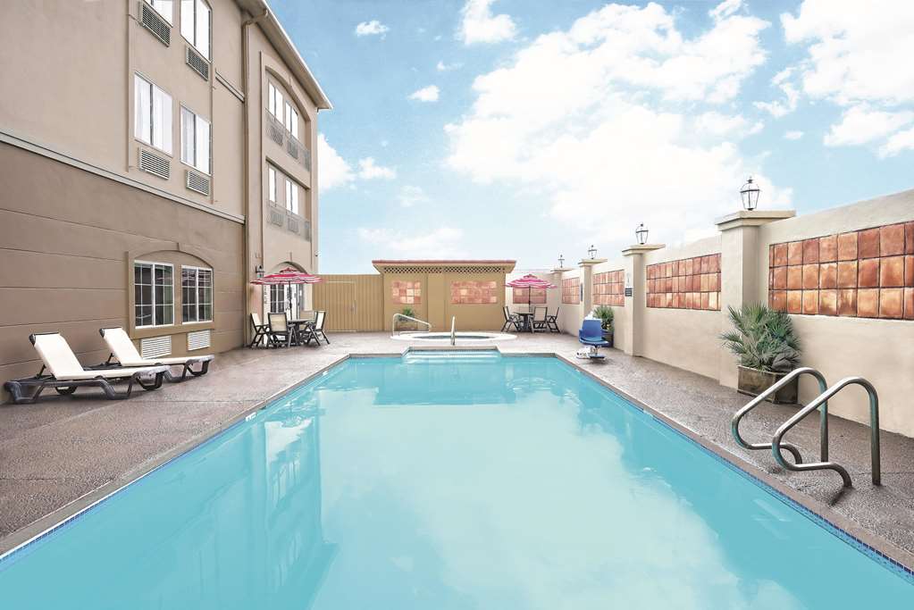 La Quinta Inn & Suites by Wyndham Laredo Airport - photo 9