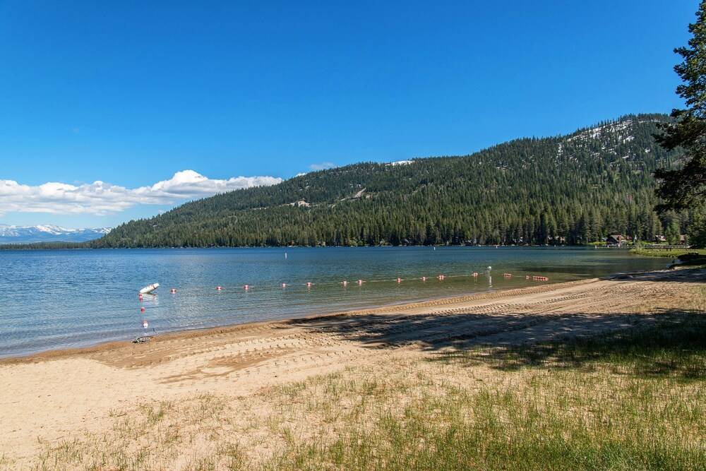 Tahoe Donner Luxury Sleeps 14 Hot tub 3100 sqft - photo 27
