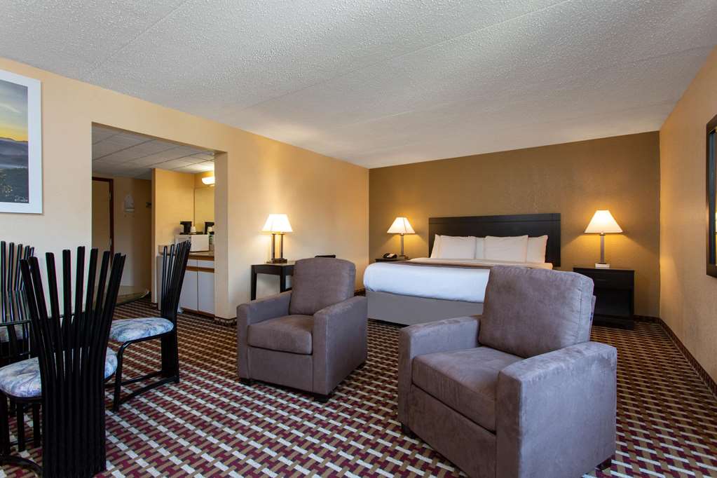 Days Inn by Wyndham Hillsborough - photo 11